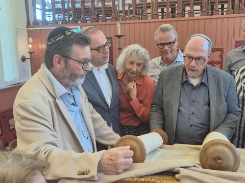 Gedeelde vreugde over de ontvangst van de Thorarol