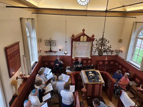Al Naharot speelt in de Dijksynagoge tijdens de Open Monumentendagen, gezien vanaf de vrouwengalerij